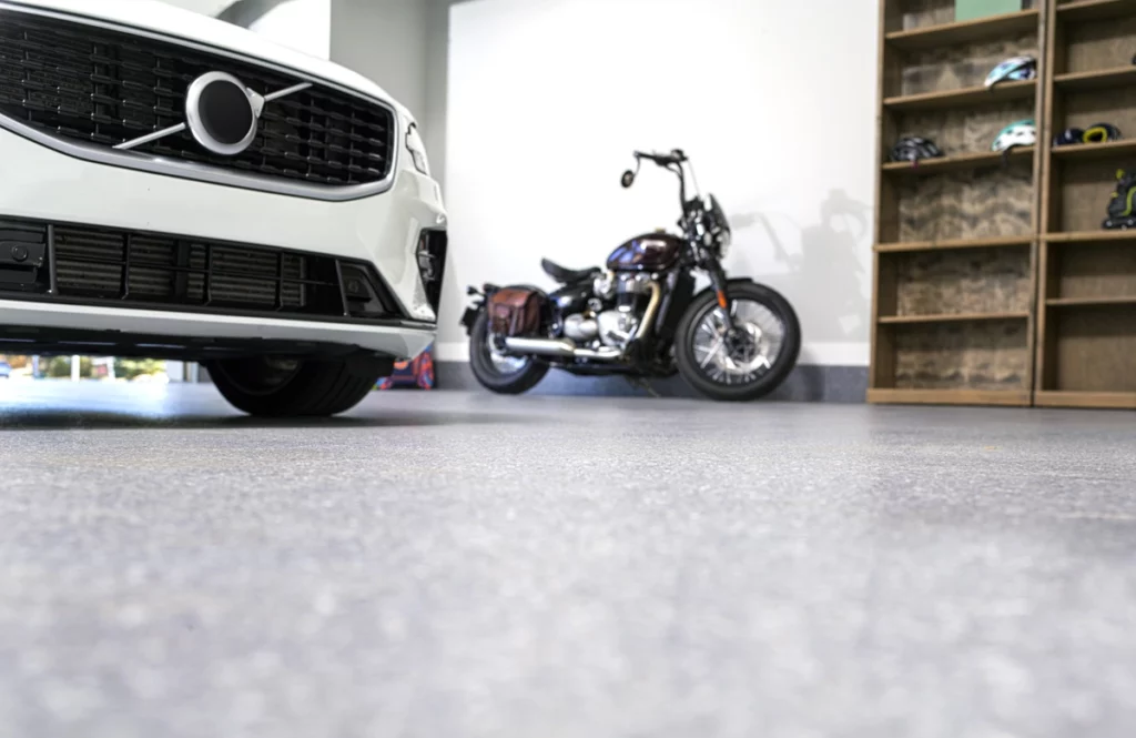 garage floor with white car